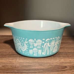 Vintage PYREX Round Casserole Dish w/o Lid - Amish Butterprint Pattern